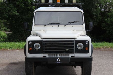 Land Rover Defender 2.4 TDCi Utility Wagon 4WD MWB Euro 4 5dr 2