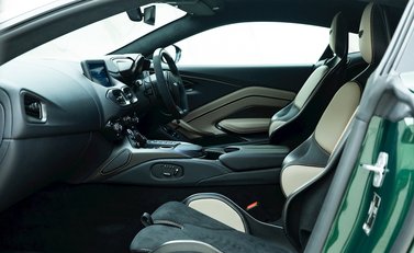 Aston Martin V12 Vantage 13