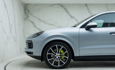 Porsche Cayenne E-Hybrid Coupe 34
