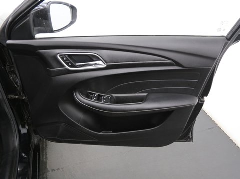 MG MG5 52.5kWh Excite Auto 5dr 19