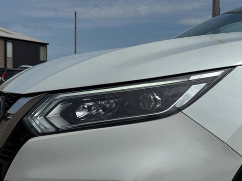Nissan Qashqai 1.3 DIG-T Tekna Euro 6 (s/s) 5dr 9
