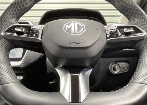 MG ZS 1.5 HYBRID+ TROPHY 22