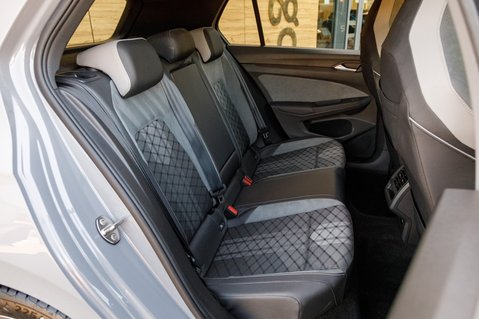 Volkswagen Golf R-LINE TSI 40