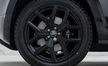 Land Rover Defender 90 V8 Carpathian Edition URBAN 8