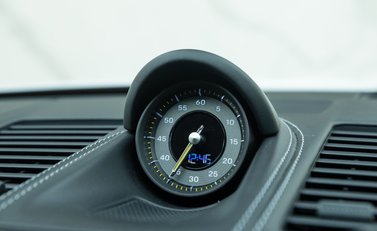 Porsche 911 GT3 TOURING (992) 21