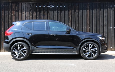 Volvo XC40 B4 R-Design Pro AWD MHEV - Pan Roof, Leather, Apple CarPlay 1