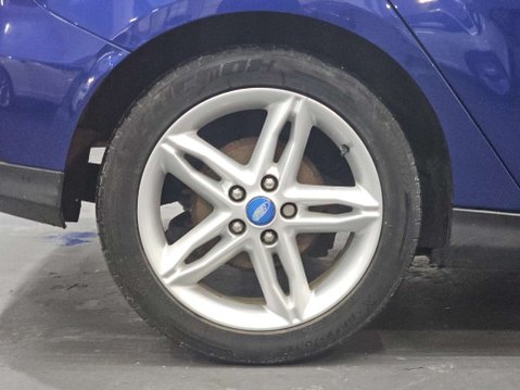 Ford Focus 1.0 Titanium 5dr 9