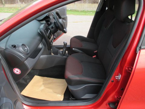 Renault Clio 1.2 16V Play Euro 6 5dr 25