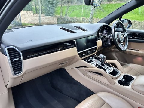 Porsche Cayenne V6 Auto 17