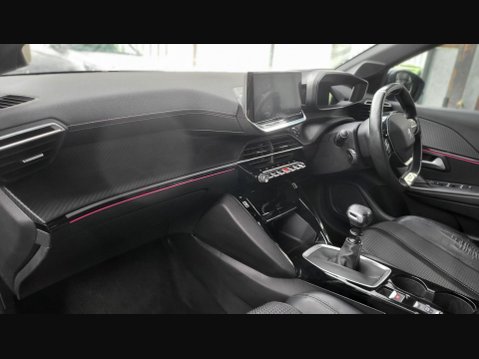 Peugeot 208 PURETECH GT S/S 11