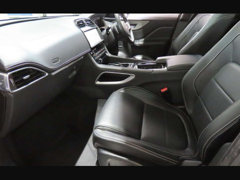 Jaguar F-Pace 2.0 D180 Chequered Flag SUV 5dr Diesel Auto AWD Euro 6 (s/s) (180 ps) 9