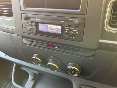 Renault Trucks Uk Master 2.3 dCi ENERGY 35 Business Luton Manual FWD LWB Euro 6 (s/s) 145 BHP 21