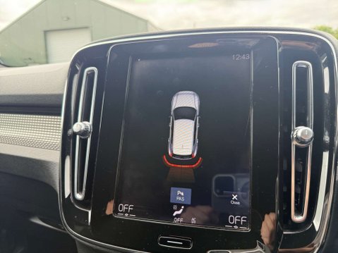 Volvo XC40 2.0 XC40 R-Design D3 Auto 5dr 33