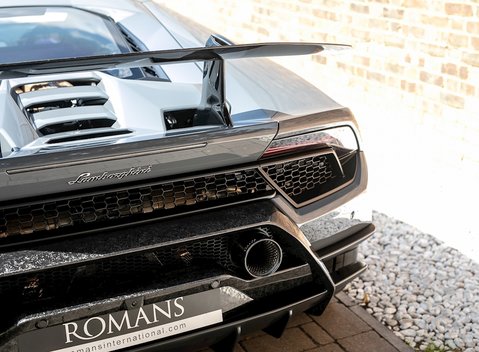 Lamborghini Huracan LP640-4 Performante 21