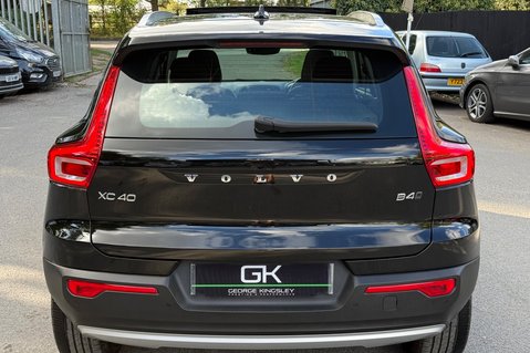 Volvo XC40 B4 INSCRIPTION PRO AWD MHEV - ONE OWNER - PAN ROOF - APPLE CARPLAY  8