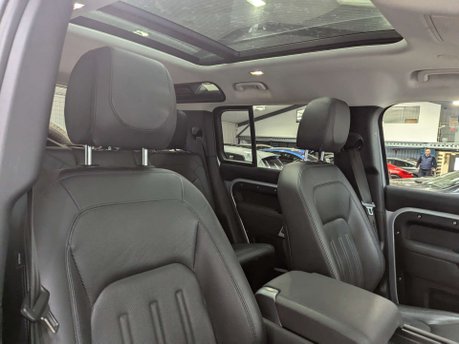 Land Rover Defender 3.0 Defender SE D MHEV Auto 4WD 5dr 52