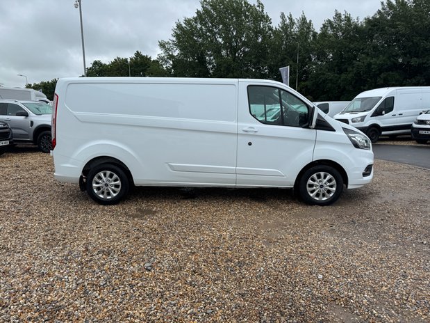 Ford Transit Custom LWB L2H1 [SOLD MT] Low Roof Limited 300 Air Con Alloys Sensors EURO 6 5