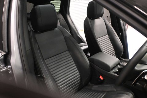 Land Rover Discovery Sport 2.0 Discovery Sport Dynamic SE D MHEV Auto 4WD 5dr 45