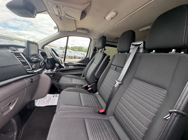 Ford Transit Custom Crew Cab LWB L2H1 Low Roof Limited 320 Air Con Sensors EURO 6 15