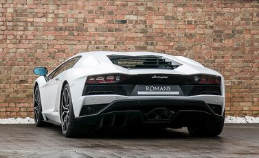 Lamborghini Aventador S 3