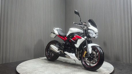 Triumph Street Triple R 2013 13K EXCELLENT CONDITION NEW MOT 675CC TRIPLE 2