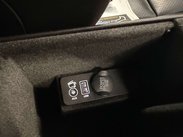 Jaguar XF 3.0d S V6 Premium Luxury Saloon 4dr Diesel Auto Euro 5 (s/s) (275 ps) 41