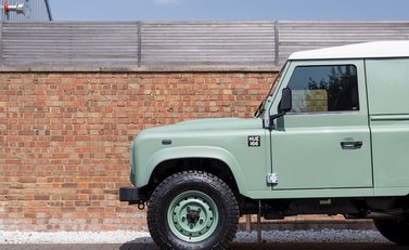 Land Rover Defender 90 Heritage Hard Top 22
