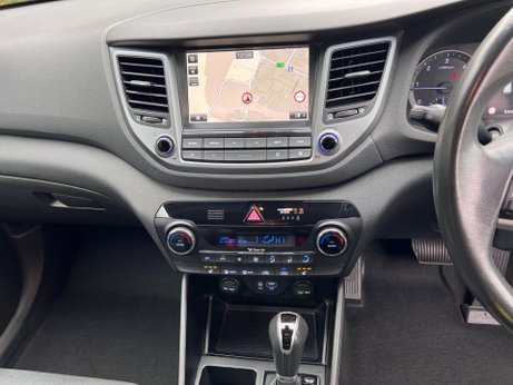 Hyundai TUCSON 2.0 CRDi Premium Auto 4WD Euro 6 5dr 17