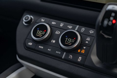 Land Rover Defender D250 X-Dynamic SE HardTop Obsidian WildTrak 13