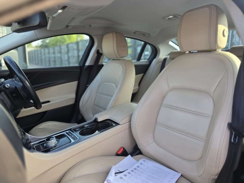 2015 Jaguar XE thumbnail 16