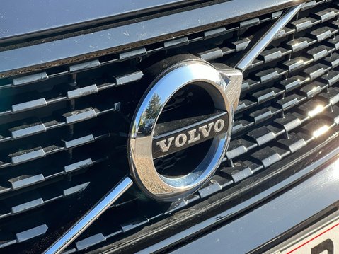 Volvo XC40 B4 R-DESIGN PRO MHEV 18