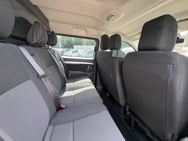 Vauxhall Vivaro Crew Cab AUTO LWB L2H1 Low Roof 3100 Elite Air Con Alloys Sensors Cam Nav E 17