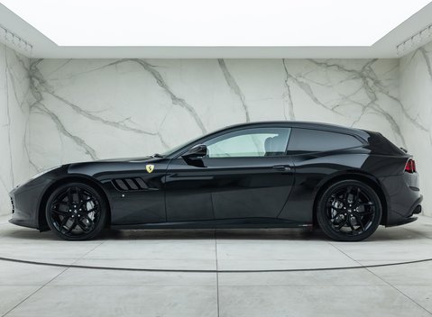 Ferrari GTC4 Lusso T 5