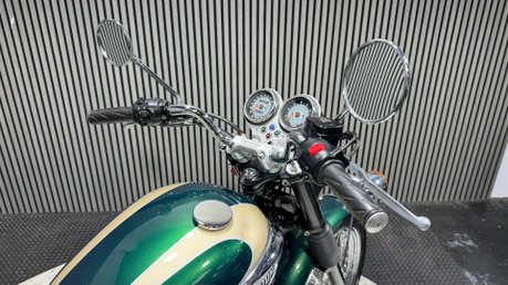 Triumph Bonneville 2004 ONLY 10K STUNNING MODERN CLASSIC NEW MOT 790CC 32