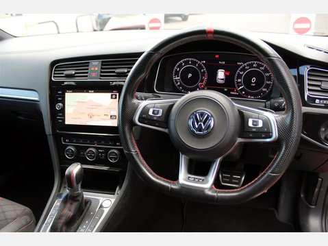 Volkswagen Golf GTI TCR DSG 17