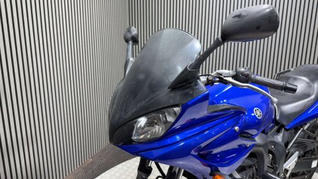 Yamaha FZ 2006 36K GOOD RUNNING PROJECT BIKE SPARES OR REPAIR 600CC 19