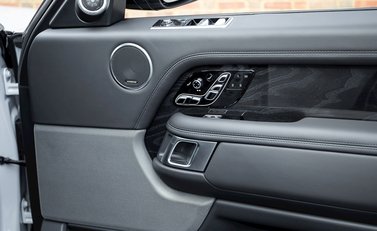 Land Rover Range Rover 4.4 SDV8 Autobiography 24