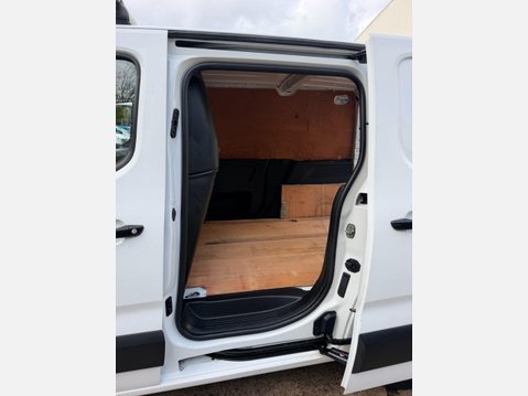 Vauxhall Combo 1.5 Turbo D 2000 Dynamic Panel Van 4dr Diesel Manual L1 H1 Euro 6 (100 ps) 37