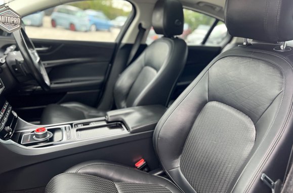 Jaguar XE 2.0 D PORTFOLIO AUTO 29