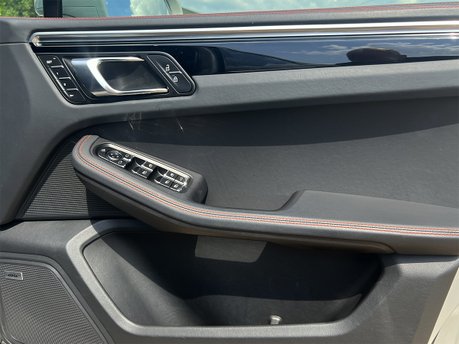 Porsche Macan S PDK 76