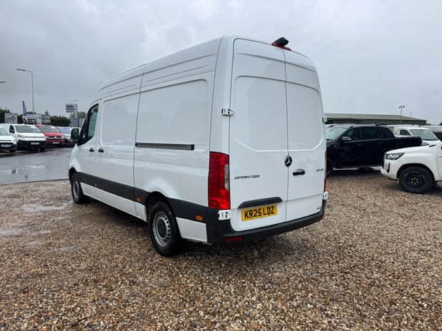 Mercedes-Benz Sprinter AUTO MWB L2H2 High Roof Pro Air Con Camera EURO 6 10