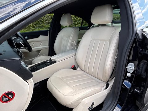 Mercedes-Benz CLS CLS220 D AMG LINE 16