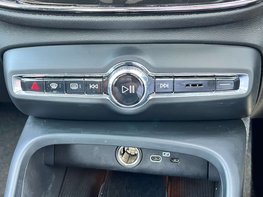Volvo XC40 2.0 XC40 + B4 MHEV Auto 5dr 38