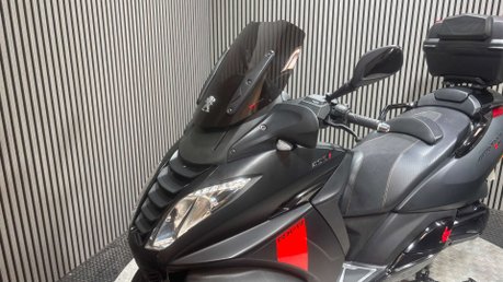 Peugeot Metropolis 400 RXR 2017 ONLY 10K 3 WHEELER TRIKE CAR LICENCE LONG MOT 33