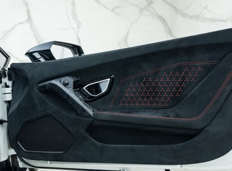 Lamborghini Huracan Spyder LP640-4 Performante 28