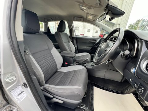 Toyota Auris VVT-I ICON TOURING SPORTS TSS 32