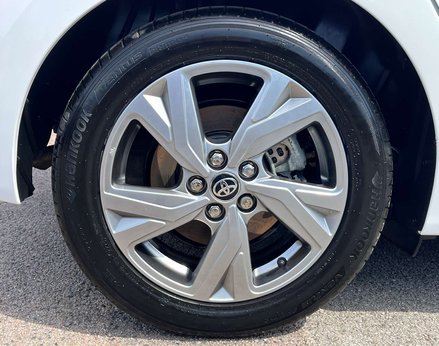 Toyota Yaris ICON HEV CVT 14