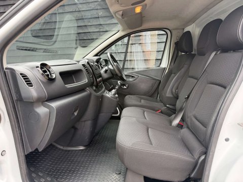 Vauxhall Vivaro 1.6 Vivaro 2700 Sportive CDTi 34