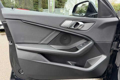 BMW 1 Series 118I SPORT - 1 OWNER -REVERSE CAMERA - PARK ASSISTANT - COMFORT PACKAGE 25