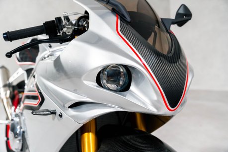 Norton V4 SV. MANX. PLATINUM BODYWORK. ÖHLINS SUSPENSION. RED OZ ALUMINIUM WHEELS 33